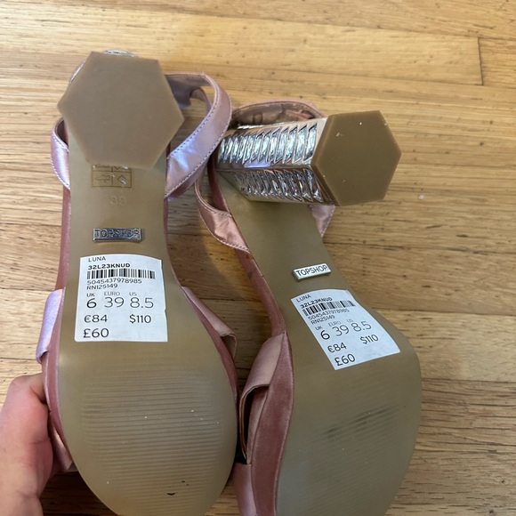 Beautiful & Unique Pale pink satin ankle strap platform heels by Topshop. - Picture 4 of 7